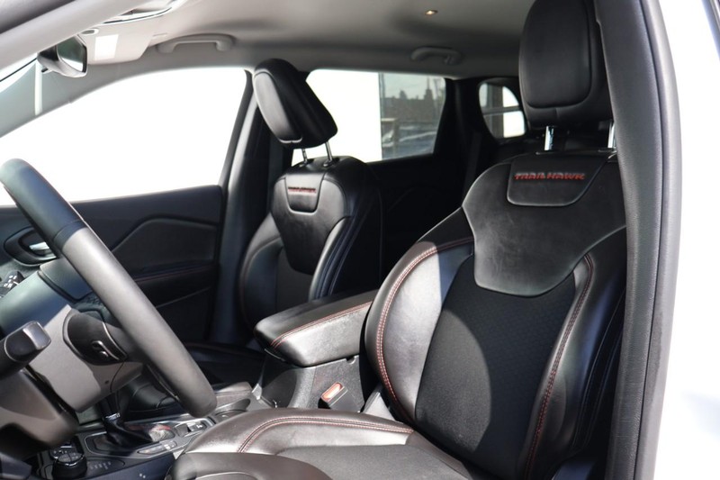 Jeep Cherokee Vehicle Full-screen Gallery Image 20