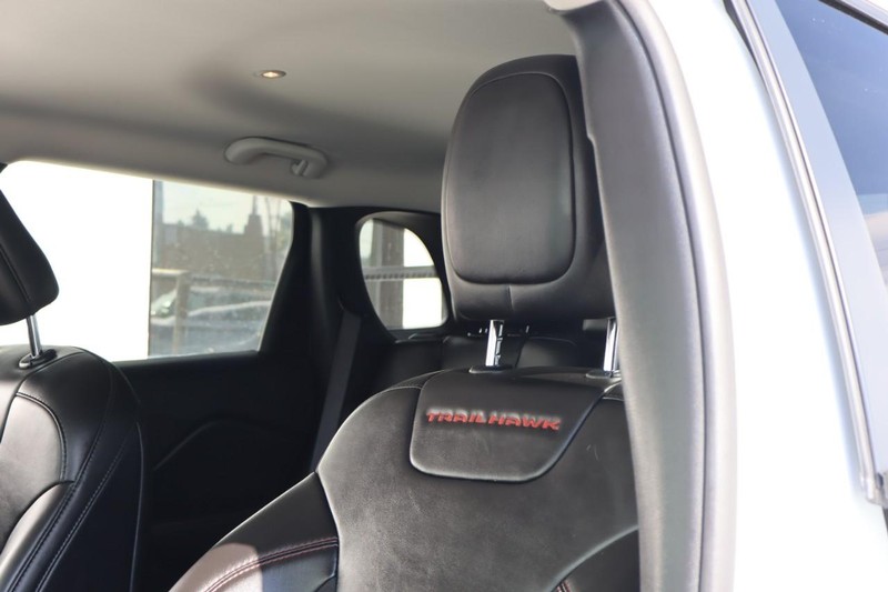 Jeep Cherokee Vehicle Full-screen Gallery Image 21