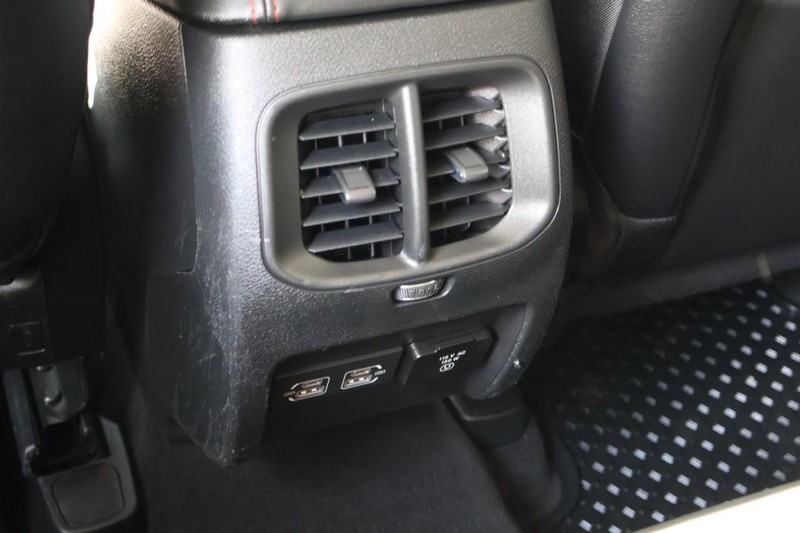 Jeep Cherokee Vehicle Full-screen Gallery Image 25