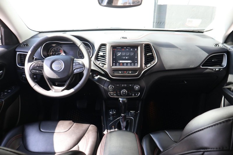 Jeep Cherokee Vehicle Full-screen Gallery Image 26