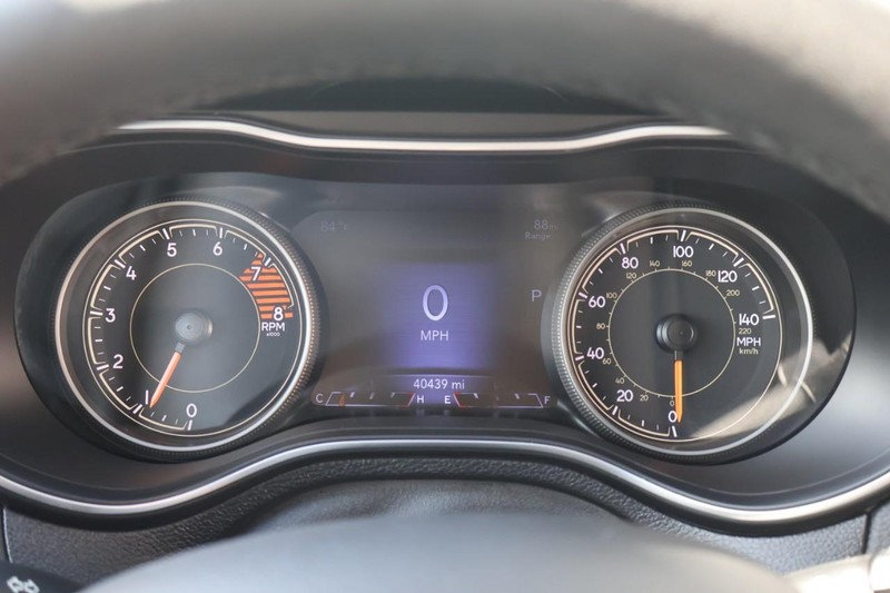 Jeep Cherokee Vehicle Full-screen Gallery Image 27