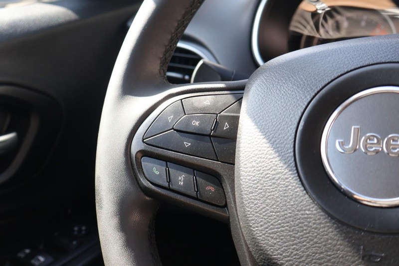 Jeep Cherokee Vehicle Full-screen Gallery Image 29