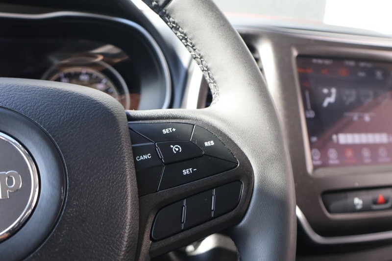 Jeep Cherokee Vehicle Full-screen Gallery Image 30