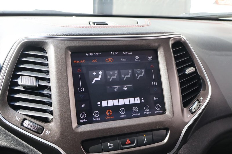 Jeep Cherokee Vehicle Full-screen Gallery Image 33