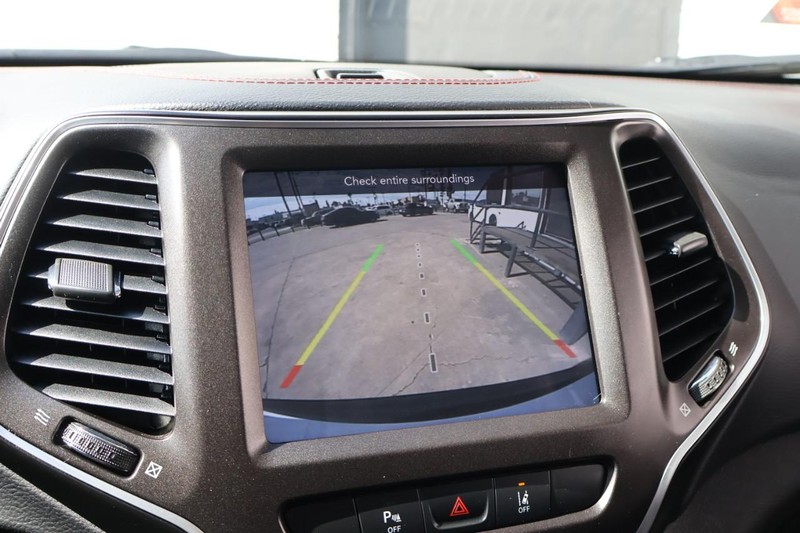 Jeep Cherokee Vehicle Full-screen Gallery Image 34