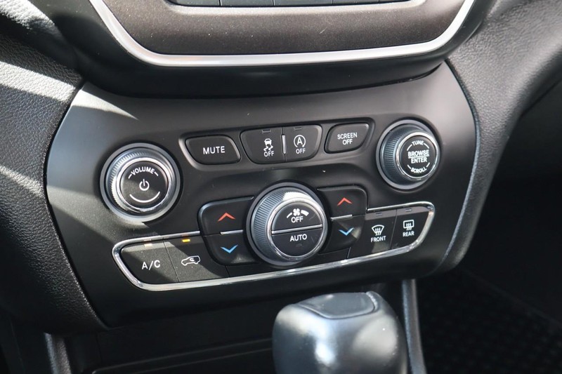 Jeep Cherokee Vehicle Full-screen Gallery Image 35