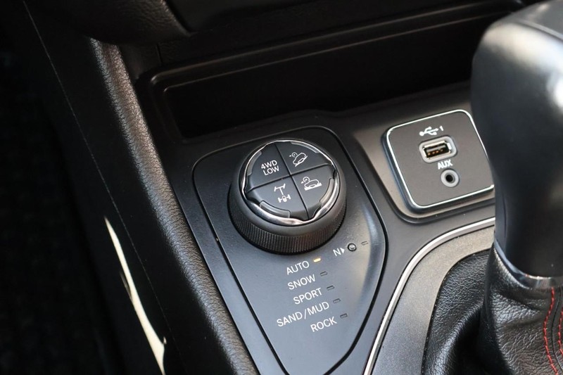 Jeep Cherokee Vehicle Full-screen Gallery Image 37