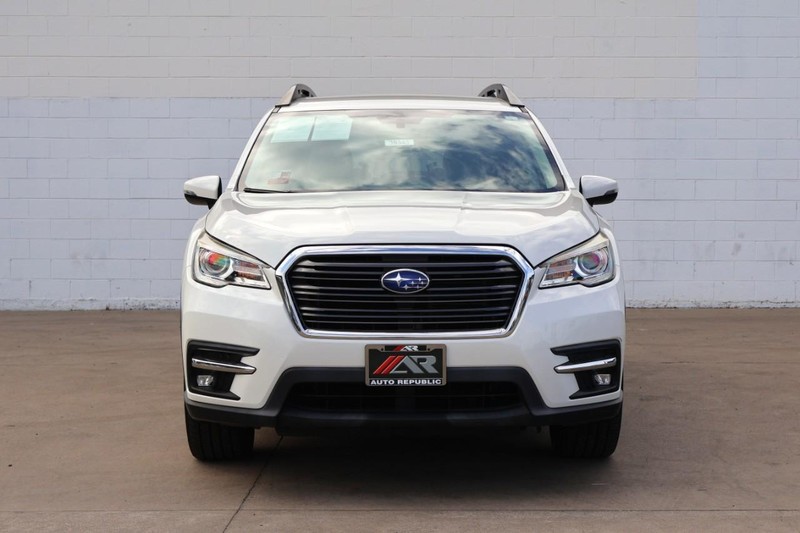 Subaru Ascent Vehicle Full-screen Gallery Image 02