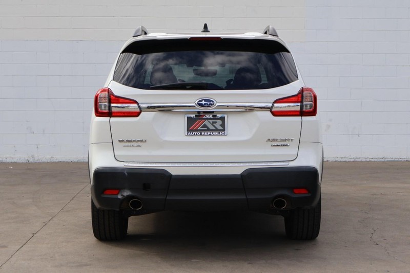 Subaru Ascent Vehicle Full-screen Gallery Image 06