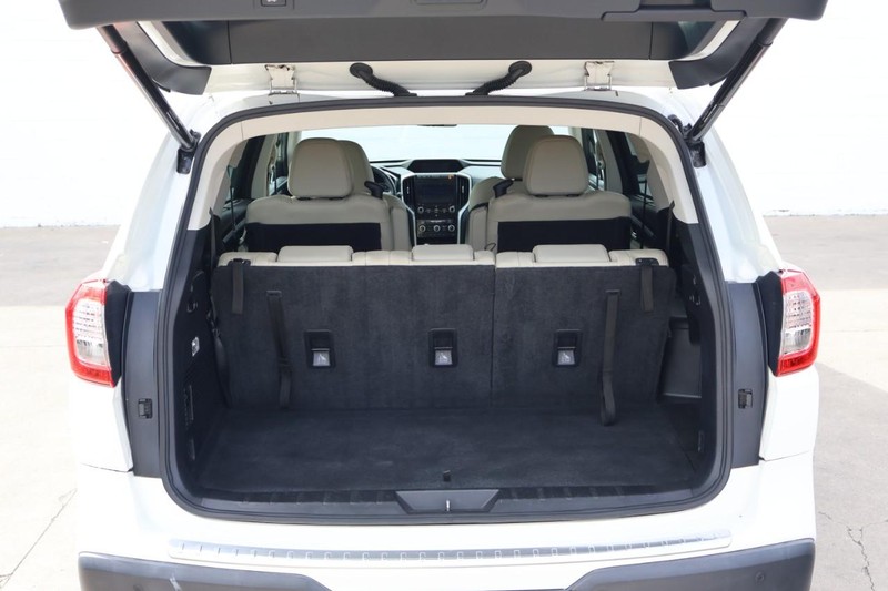 Subaru Ascent Vehicle Full-screen Gallery Image 09