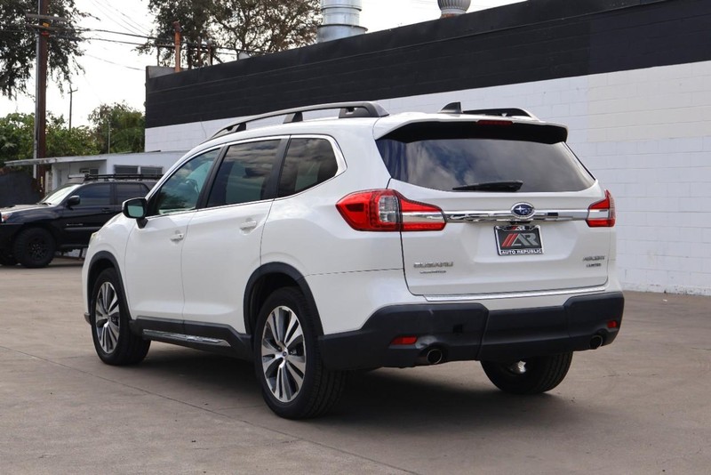 Subaru Ascent Vehicle Full-screen Gallery Image 11