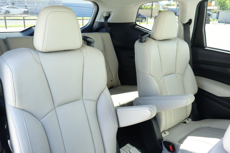 Subaru Ascent Vehicle Full-screen Gallery Image 27