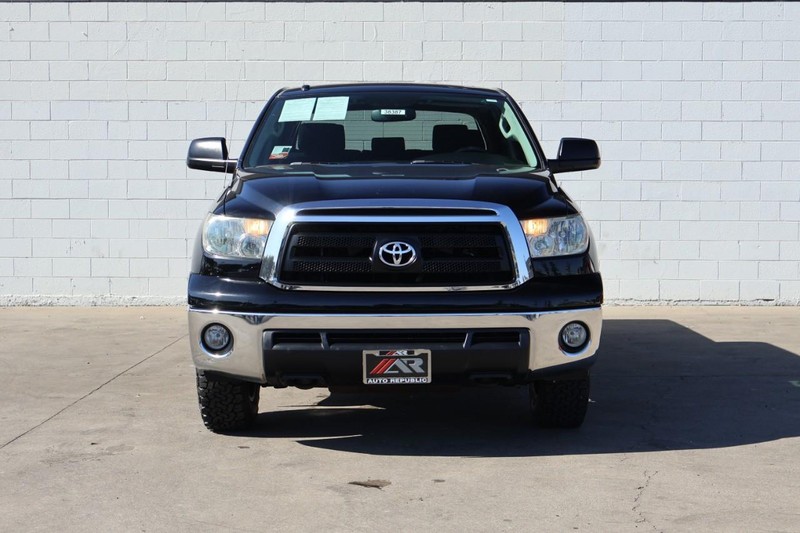 Toyota Tundra 4WD Vehicle Full-screen Gallery Image 02