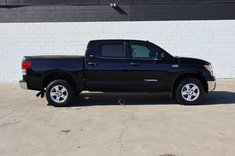 Toyota Tundra 4WD Vehicle Full-screen Gallery Image 04