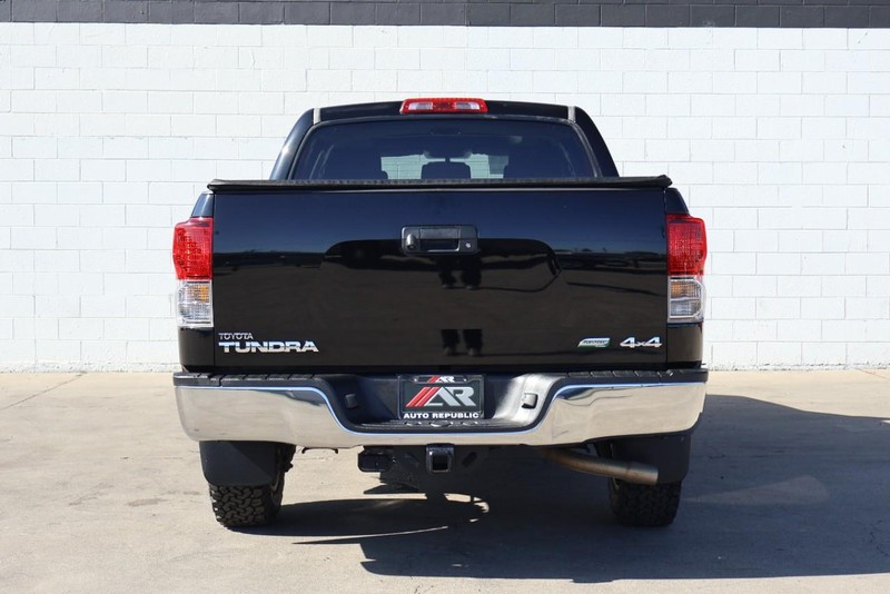 Toyota Tundra 4WD Vehicle Full-screen Gallery Image 06