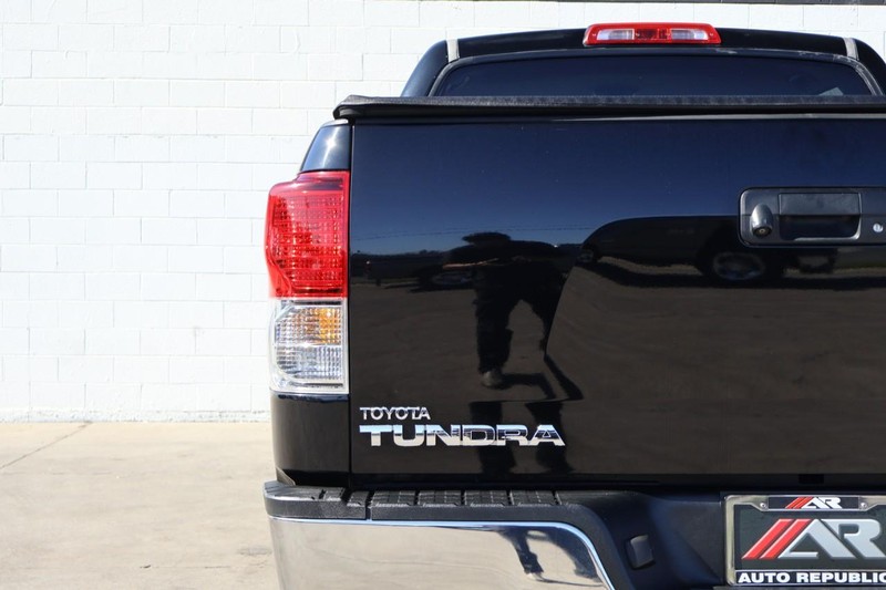 Toyota Tundra 4WD Vehicle Full-screen Gallery Image 07