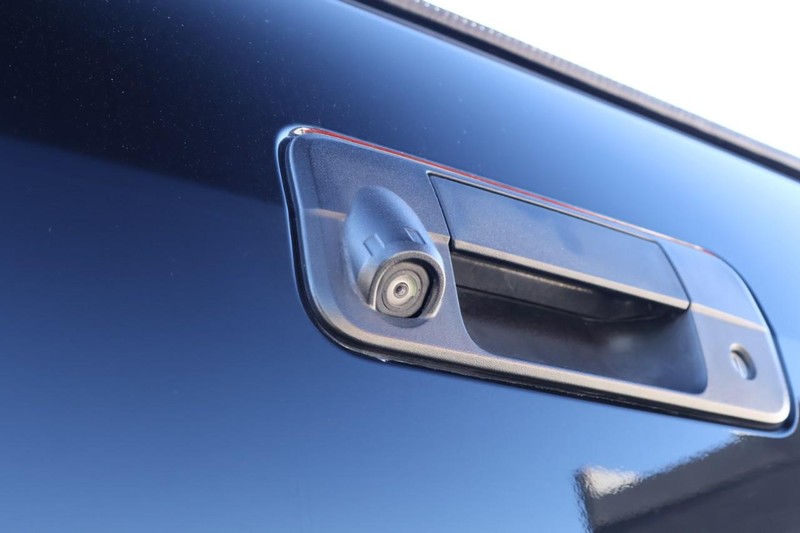 Toyota Tundra 4WD Vehicle Full-screen Gallery Image 08