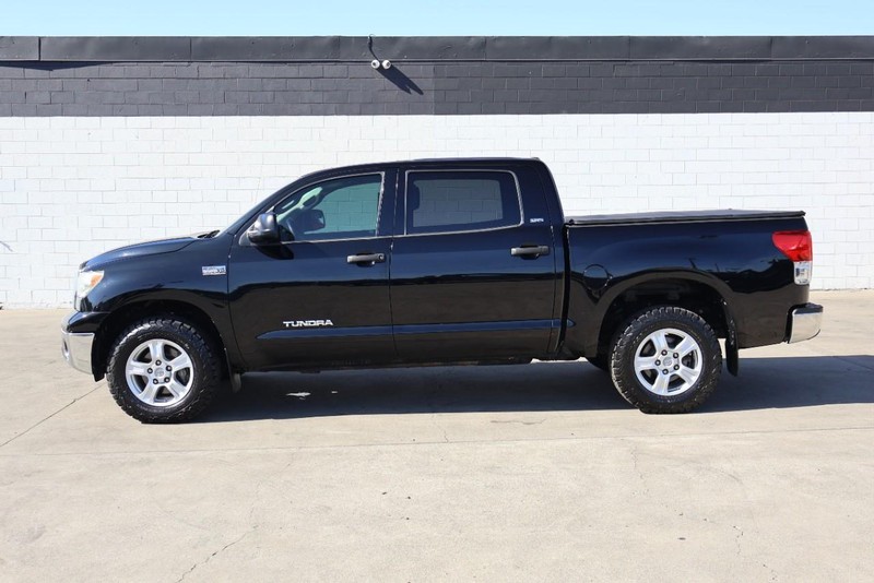 Toyota Tundra 4WD Vehicle Full-screen Gallery Image 11