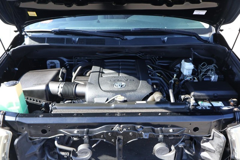 Toyota Tundra 4WD Vehicle Full-screen Gallery Image 13
