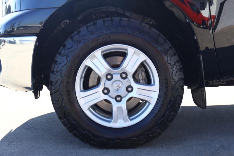 Toyota Tundra 4WD Vehicle Full-screen Gallery Image 14