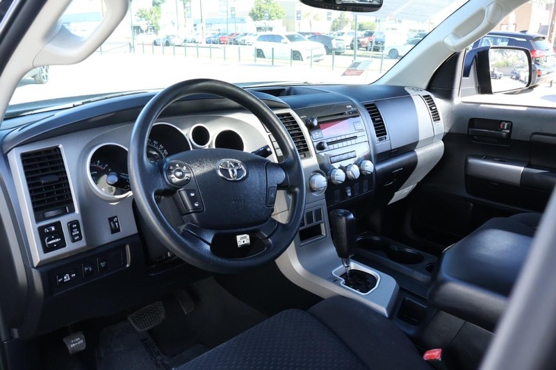 Toyota Tundra 4WD Vehicle Full-screen Gallery Image 17