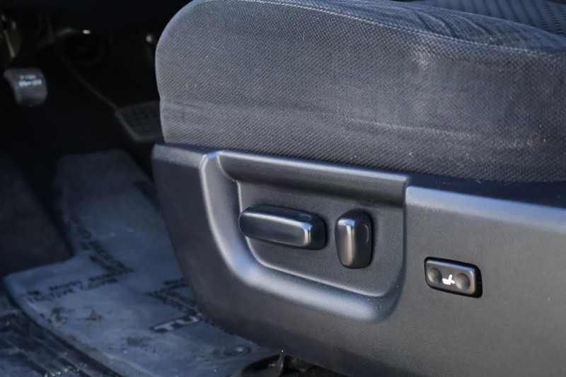 Toyota Tundra 4WD Vehicle Full-screen Gallery Image 19