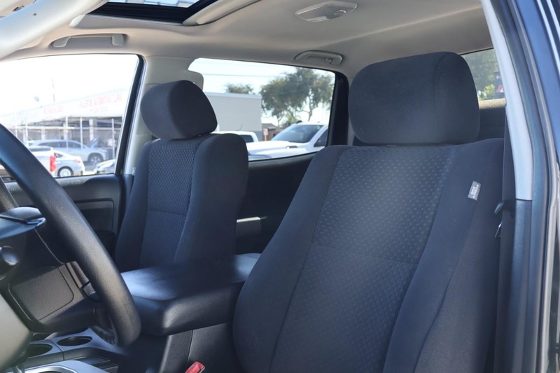 Toyota Tundra 4WD Vehicle Full-screen Gallery Image 20