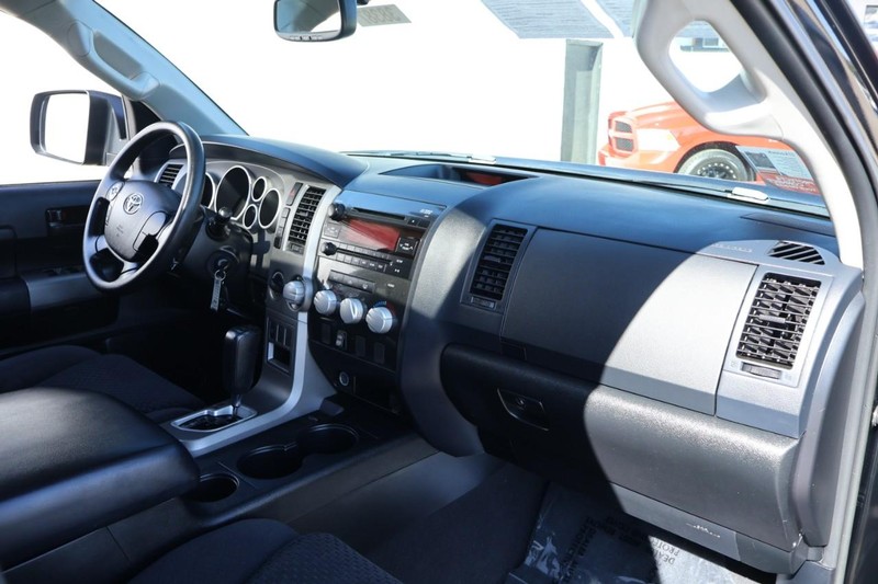 Toyota Tundra 4WD Vehicle Full-screen Gallery Image 22