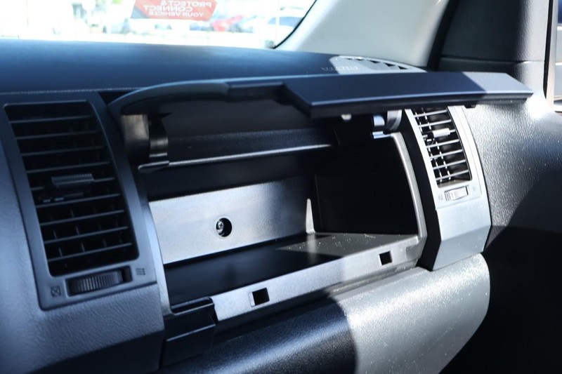 Toyota Tundra 4WD Vehicle Full-screen Gallery Image 23