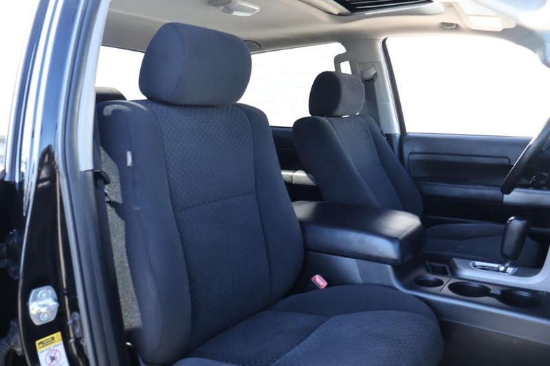 Toyota Tundra 4WD Vehicle Full-screen Gallery Image 24