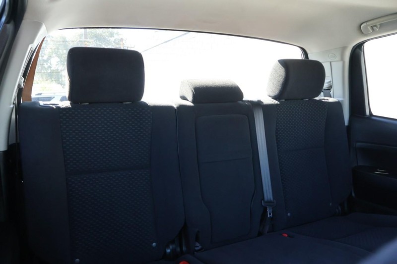 Toyota Tundra 4WD Vehicle Full-screen Gallery Image 25