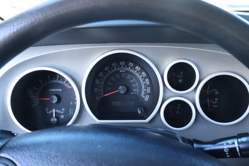 Toyota Tundra 4WD Vehicle Full-screen Gallery Image 27