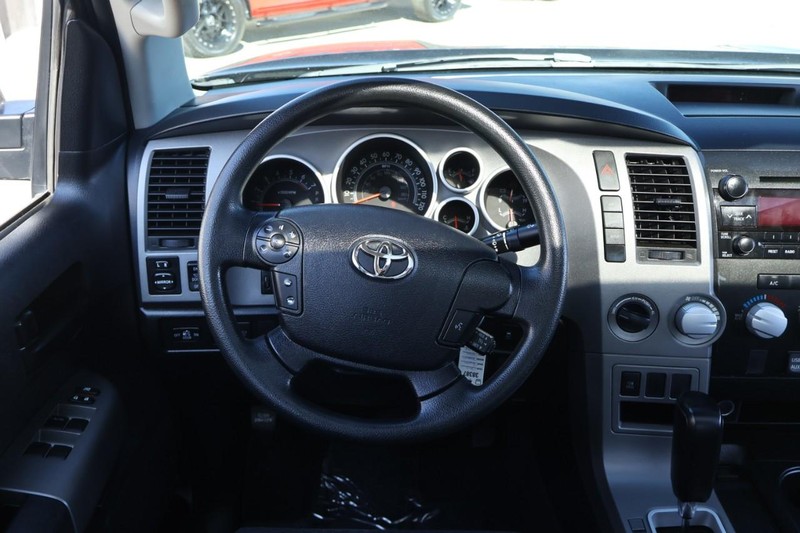 Toyota Tundra 4WD Vehicle Full-screen Gallery Image 28