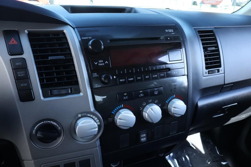 Toyota Tundra 4WD Vehicle Full-screen Gallery Image 31