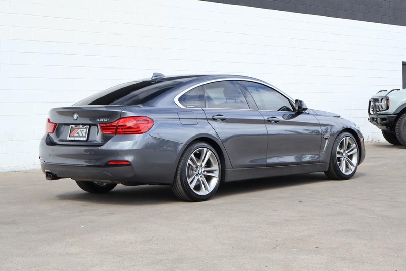BMW 430i Gran Coupe Vehicle Full-screen Gallery Image 05