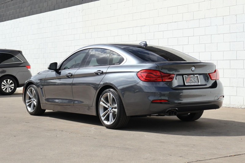 BMW 430i Gran Coupe Vehicle Full-screen Gallery Image 11