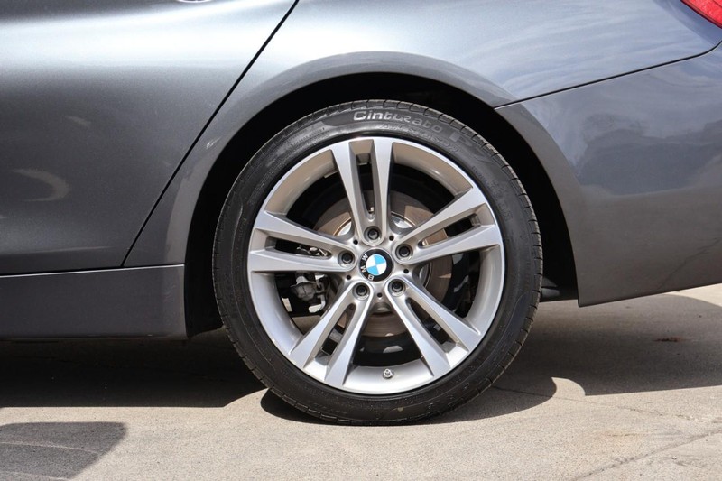 BMW 430i Gran Coupe Vehicle Full-screen Gallery Image 16