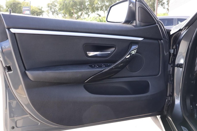 BMW 430i Gran Coupe Vehicle Full-screen Gallery Image 17