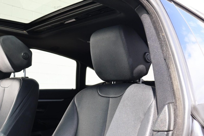 BMW 430i Gran Coupe Vehicle Full-screen Gallery Image 23