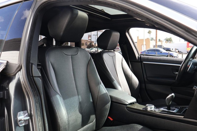 BMW 430i Gran Coupe Vehicle Full-screen Gallery Image 26