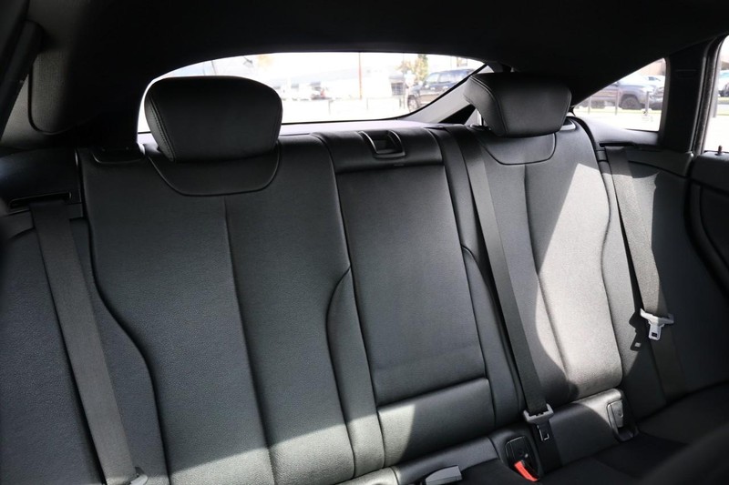 BMW 430i Gran Coupe Vehicle Full-screen Gallery Image 27