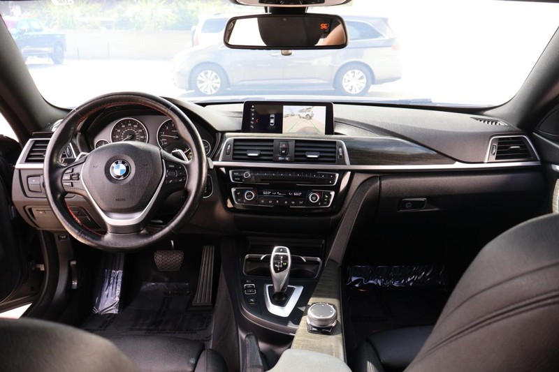 BMW 430i Gran Coupe Vehicle Full-screen Gallery Image 28