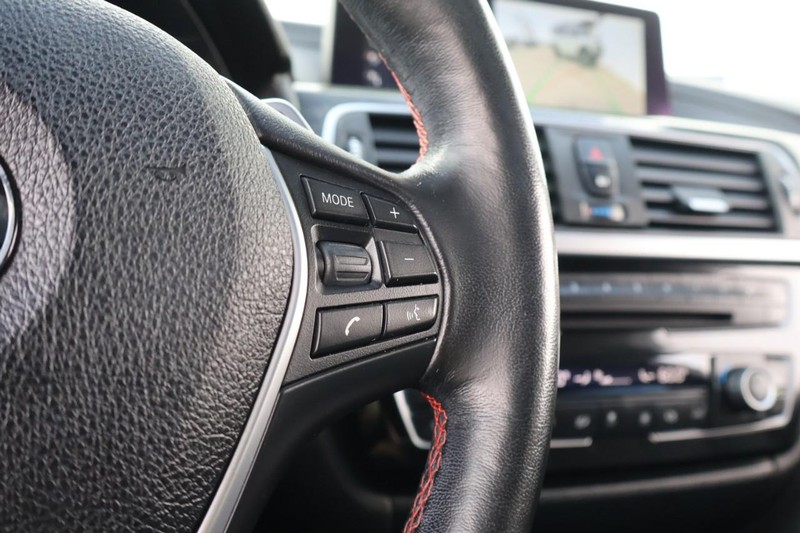 BMW 430i Gran Coupe Vehicle Full-screen Gallery Image 32