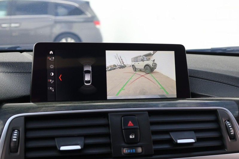 BMW 430i Gran Coupe Vehicle Full-screen Gallery Image 35