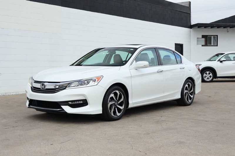Honda Accord Sedan Vehicle Full-screen Gallery Image 12