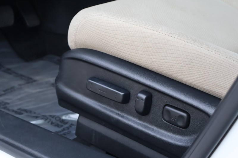 Honda Accord Sedan Vehicle Full-screen Gallery Image 18