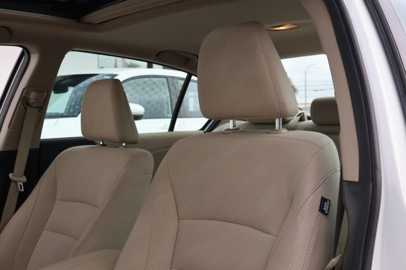 Honda Accord Sedan Vehicle Full-screen Gallery Image 20