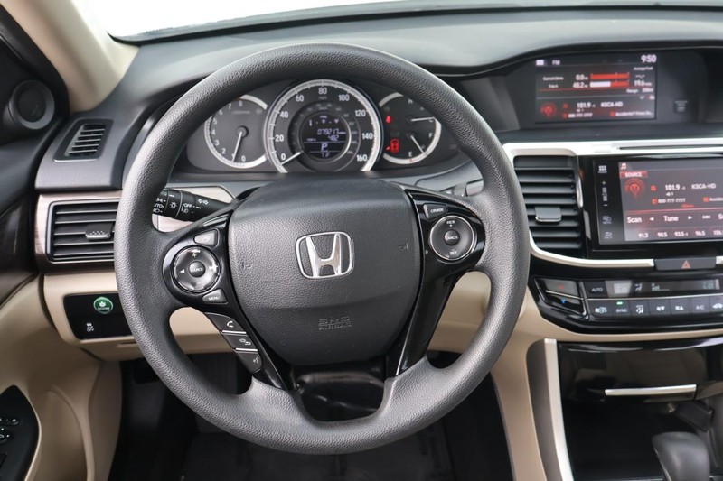 Honda Accord Sedan Vehicle Full-screen Gallery Image 26