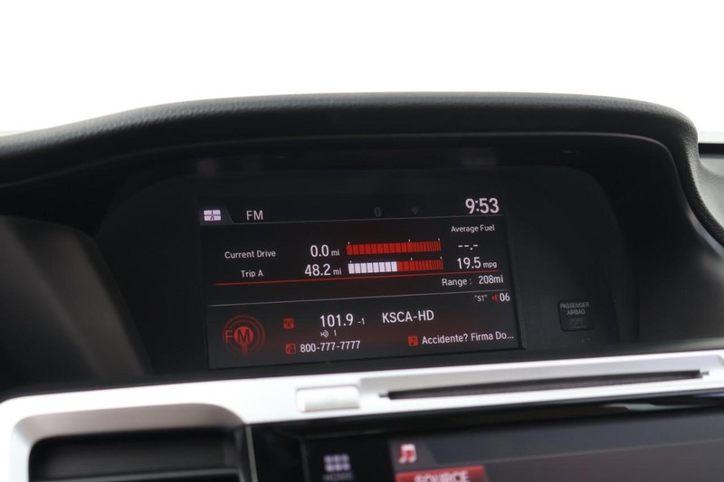 Honda Accord Sedan Vehicle Full-screen Gallery Image 30