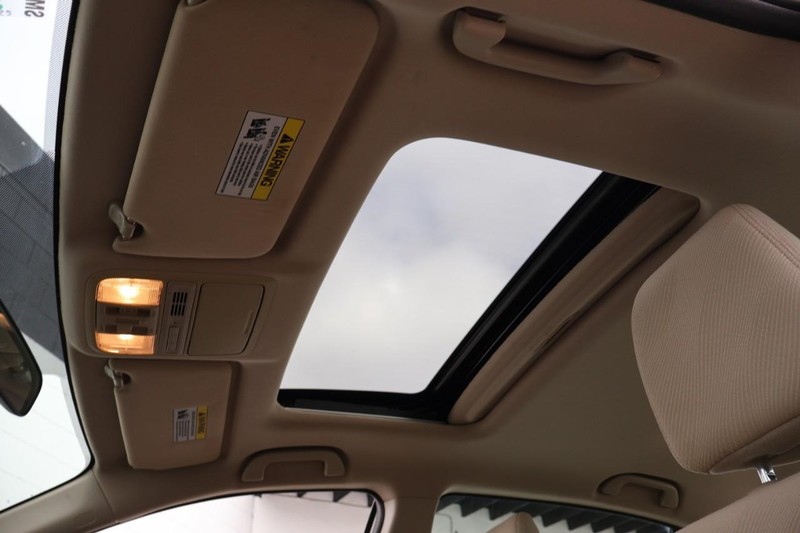 Honda Accord Sedan Vehicle Full-screen Gallery Image 37